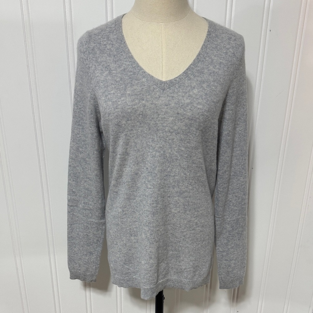Talbots 100% Pure Cashmere Light Gray V-Neck Sweater size M
